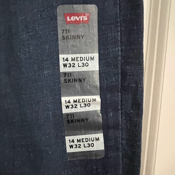 Levi’s - Picture 4 of 5